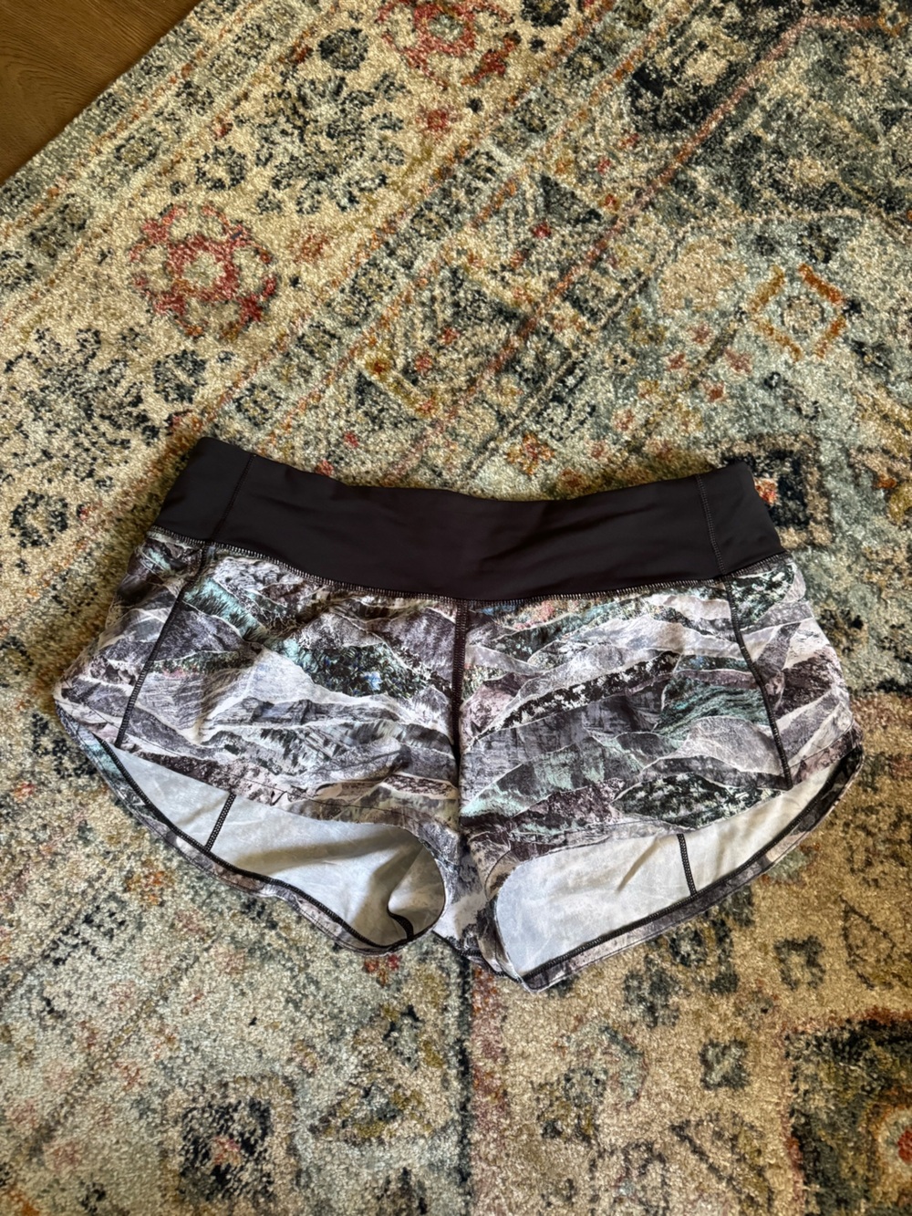 Lululemon speed up shorts size 4 Wildflowers